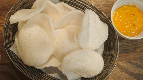 1. KERUPUK UDANG Rejechips med krydret Lao Gan Ma mayo